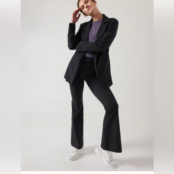 NWT Athleta Salutation Stash Flare Pant Small Petite Black - Picture 2 of 9